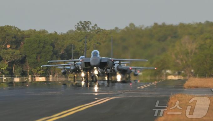 [사진] 호주 다윈기지 도착한 공군 F-15K