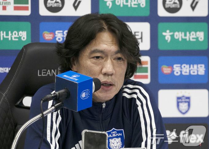 [사진] 입장 밝히는 홍명보 감독