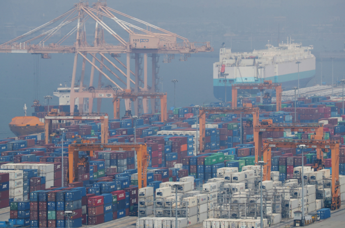 경기 평택시 포승읍 평택항 수출 야적장에 컨테이너들이 쌓여있다. / 사진=뉴스1 김영운 기자  /사진=(평택=뉴스1) 김영운 기자