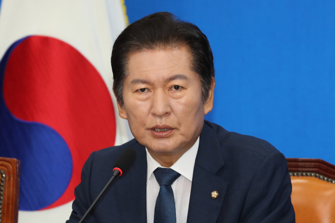 정청래 더불어민주당 의원이 국민의힘의 윤석열 대통령 탄핵 청원 청문회 권한쟁의심판 청구에 대해 즉시 실행하라며 맞대응했다. 사진은 정 의원이 지난달 26일 서울 여의도 국회에서 열린 최고위원회의에서 발언하는 모습. /사진=뉴스1