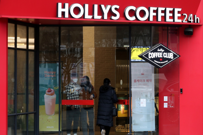 할리스 운영사인 KG할리스에프앤비가 종속회사 KG프레시를 10일 흡수합병했다. /사진=뉴시스