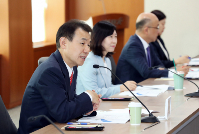 정은보 한국거래소 이사장이 코스닥 상장사들의 밸류업 동참을 강조했다. 정은보 한국거래소 이사장이 11일 오전 서울 영등포구 한국거래소에서 열린 '기업 밸류업을 위한 코스닥 글로벌 세그먼트 간담회'에서 인사말을 하고 있다. /사진=(서울=뉴스1)