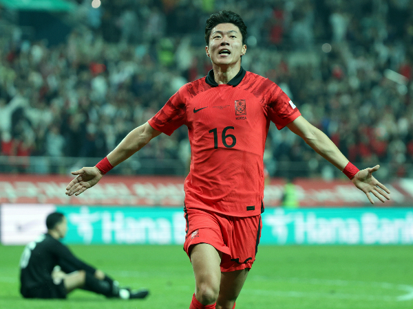 축구선수 황의조가 불법 촬영 혐의로 검찰에 불구속 송치됐다. 사진은 지난해 10월13일 서울 마포구 서울월드컵경기장에서 열린 대한민국과 튀니지의 평가전에 출전한 황의조. /사진=뉴스1