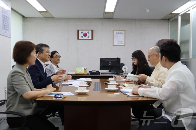 [사진] 이용철 국가기록원장, 필리핀 문화예술위원장과 면담