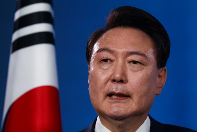 윤 대통령이 옌스 스톨텐베르그 나토 사무총장과의 면담에  우크라이나전에서 사용되는 북한 무기 정보를 상호 공유하기로 합의했다. 사진은 지난 11일(현지시각) 제75회 북대서양조약기구(NATO·나토) 정상회의가 열리는 미국 워싱턴컨벤션센터(WCC)에서 옌스 스톨텐베르그 나토 사무총장과 만난 윤석열 개통령. /사진=로이터