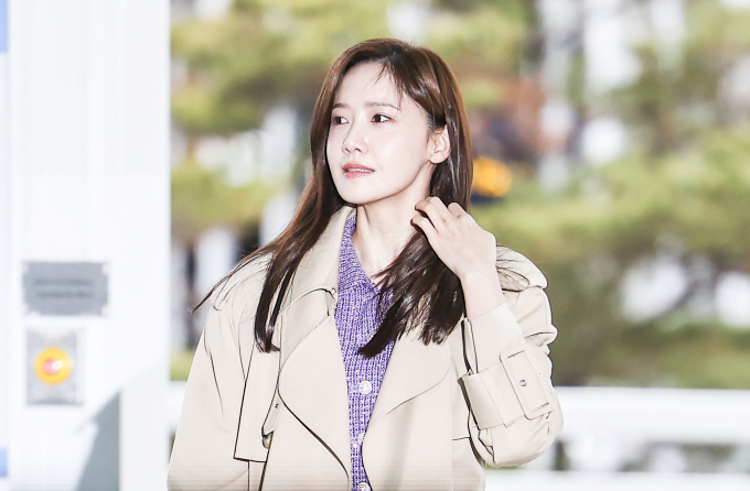 그룹 소녀시대 멤버 겸 배우 윤아(34)가 지난 2018년 매입한 건물이 6년 만에 약 150억원이 오른 것으로 나타났다.사진은 지난 2월 태국 방콕에서 열리는 팬미팅 참석을 위해 인천국제공항을 통해 출국한 소녀시대 윤아. /사진=뉴스1
