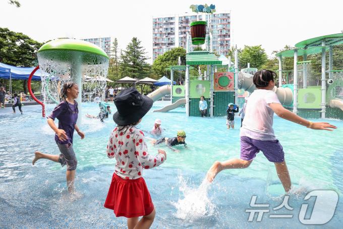 [사진] 노원구 느티울공원 물놀이장 개장
