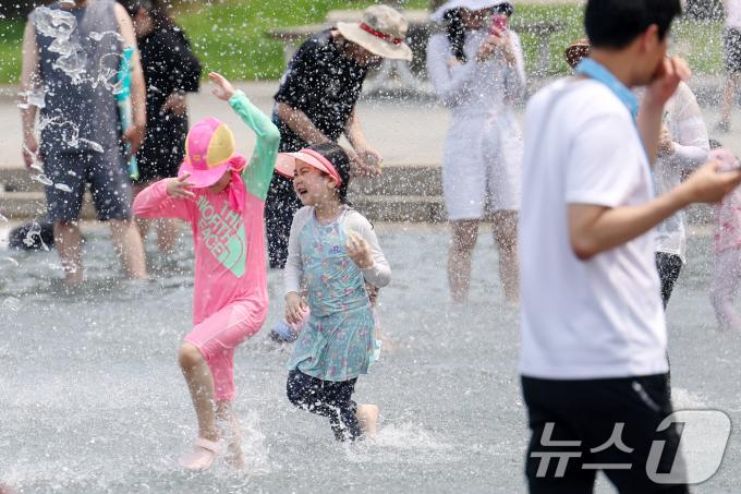 [사진] '산나는 물놀이'