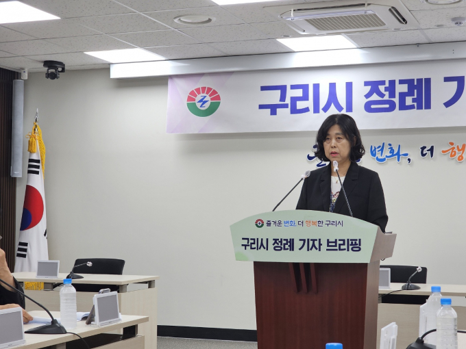 조명아 구리시 환경사업소장이 2024년 7월 2주차 정례 기자브리핑을 하고 있다. /사진=이건구 기자
