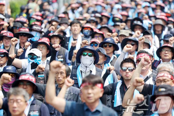 [사진] '구호 외치는 공공운수 노조'