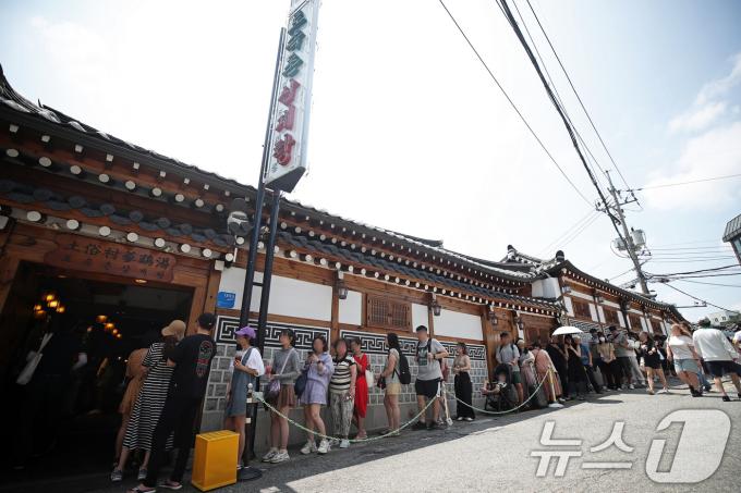 [사진] 인산인해 이룬 삼계탕 전문점