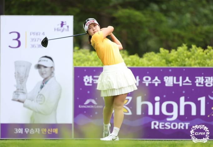 [사진] 전예성, 3번홀 티샷
