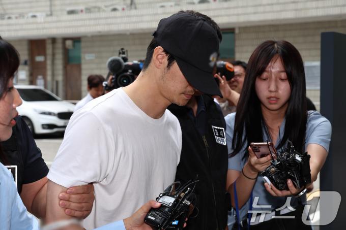 [사진] '5세 남아 심정지' 태권도 관장 영장심사 출석