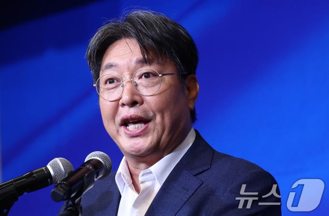 [사진] 인사말 하는 이춘석 전당대회준비위원장