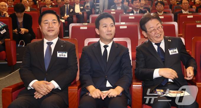 [사진] 미소 보이는 이재명 당대표 후보