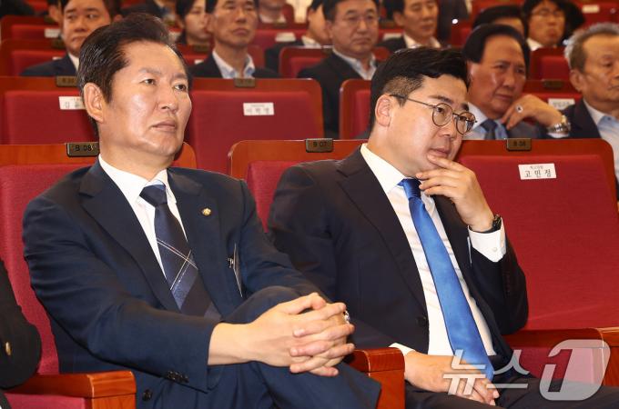 [사진] 최고위원 예비경선 참석한 박찬대·정청래