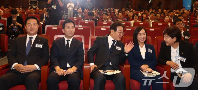 [사진] 전국당원대회 참석한 이재명