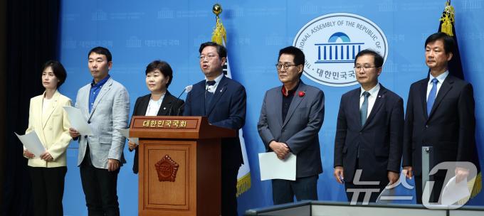 [사진] 야당 법사위원들, 채상병 특검법 청문회 증인 고발 기자회견
