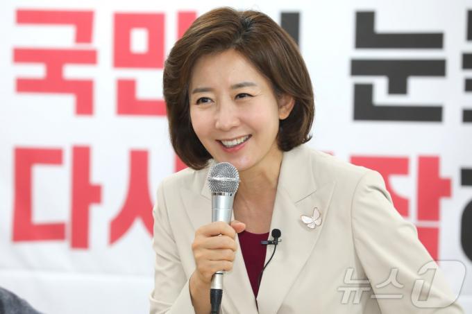 국민의힘 나경원 당 대표 후보가 14일 제주도당에서 진행한 당원간담회에서 환하게 웃고 있다.2024.7.14/뉴스1 ⓒ News1 강승남 기자