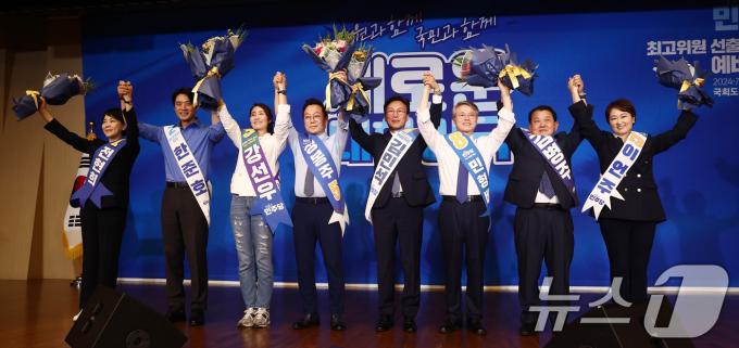 [사진] 예비경선서 확정된 민주당 최고위원 후보