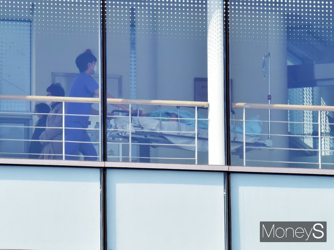 정부가 병원을 떠난 전공의들에게 15일까지 복귀할 것을 촉구했다. 다만 의료계는 의·정 양측이 주장하는 '사직 시점'이 달라 복귀율이 미미할 것으로 관측했다. /사진=임한별 기자