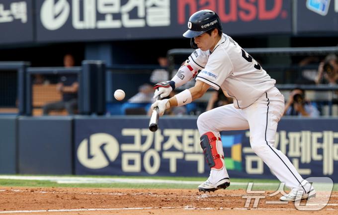 [사진] 조수행 '스퀴즈 번트 성공'