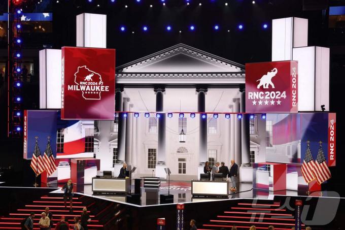 [사진] [포토]단장 끝난 공화 전당대회장…트럼프 '극적 생환' 무대되나