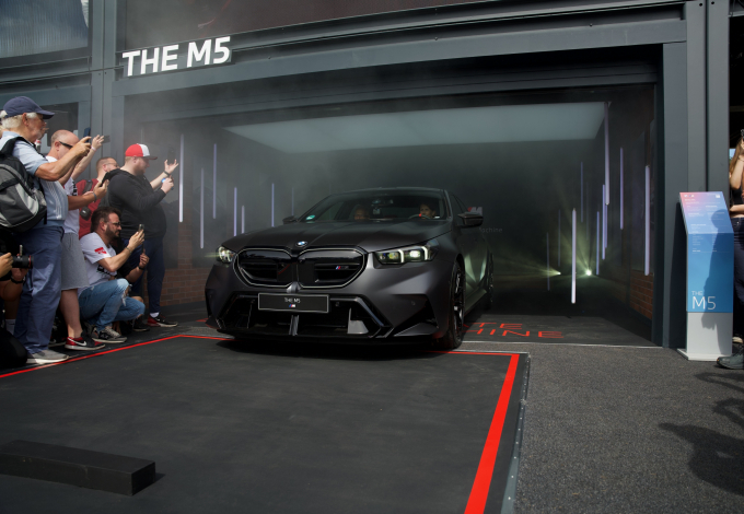 BMW는 M5를 세계 최초로 공개했다. /사진=BMW