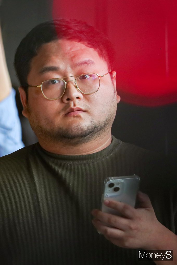 [머니S포토] 檢 자진 출석 구제역 