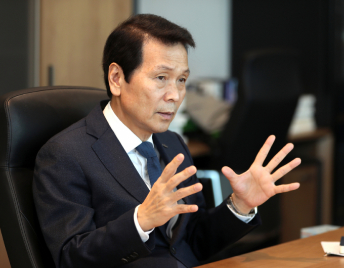 한국투자신탁운용이 해외 공략 강화의 일환으로 베트남에서 변액보험을 위탁운용하기 시작했다. 사진은 배재규 한국투자신탁운용 대표. /사진=이기범