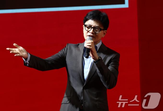한동훈 국민의힘 당대표 후보가 15일 천안 서북구 유관순체육관에서 열린 대전·세종·충북·충남 합동연설회에서 정견발표를 하고 있다. 2024.7.15/뉴스1 ⓒ News1 김민지 기자