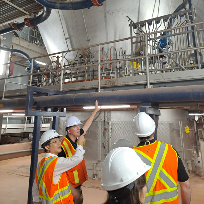 한국워터테크놀로지가 캐나다 하수처리장에서 기술을 시연하고 있다. /사진=포스코인터내셔널