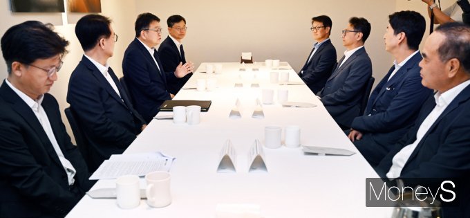 [머니S픽] 정부, 석유업계 만나 '과도한 가격 인상 자제' 당부