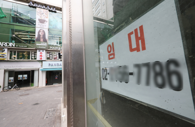 지난 15일 서울 시내의 한 가게 앞에 임대 안내문이 붙어 있다./사진=뉴시스