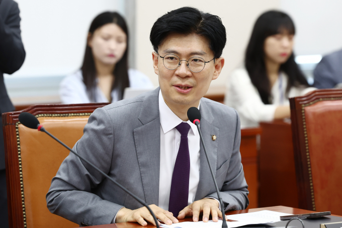 조정훈 국민의힘 의원이 국민의힘 전당대회를 마친 뒤 총선백서를 즉시 발간할 예정이라고 말했다. 사진은 국회 교육위원회 소속인 조 의원이 지난달 25일 서울 여의도 국회에서 열린 교육위원회 2차 전체회의에서 인사말을 하는 모습. /사진=뉴스1
