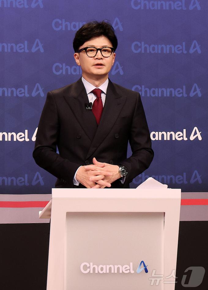 [사진] 방송토론회 준비하는 한동훈 당대표 후보
