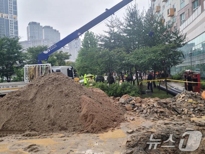 [사진] 세종시 도심공원서 땅꺼짐 발생