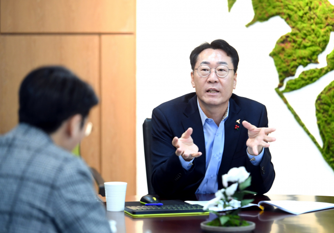 인터뷰를 하고 있는 화성시장 정명근 / 사진제공=화성시