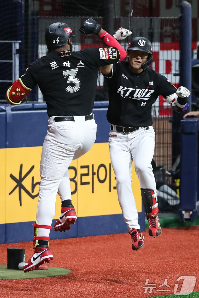 [사진] kt 로하스 '리드오프 홈런'