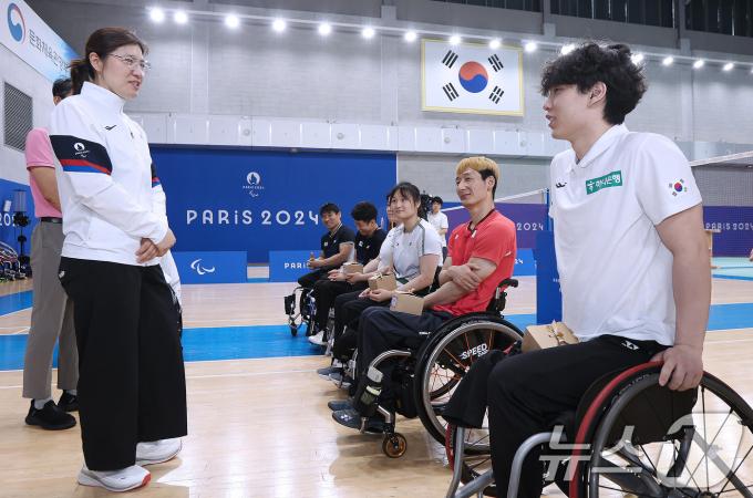 [사진] 패럴림픽 선수단 만난 장미란 문체부 2차관
