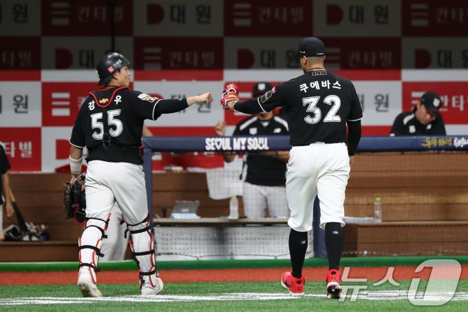 [사진] 실점 위기 넘긴 kt 쿠에바스