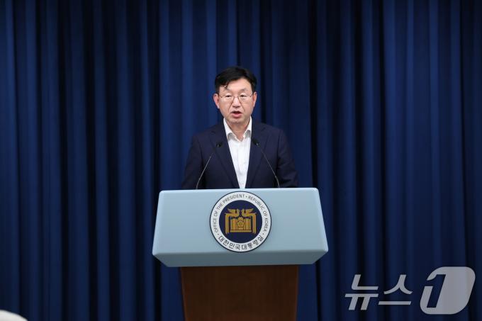 [사진] 체코 원전 수주 우선협상자 선정 브리핑하는 성태윤 정책실장