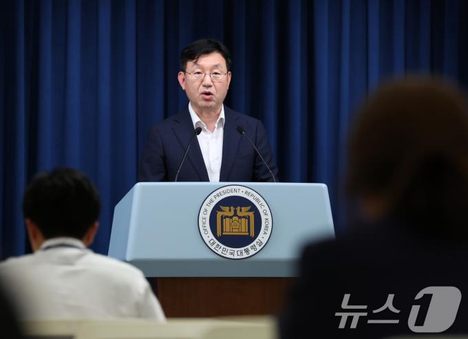 [사진] 성태윤 정책실장, 체코 원전 수주 우선협상자 선정 관련 브리핑