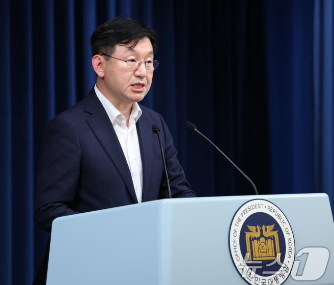[사진] 성태윤 정책실장, 체코 원전 우선협상대상자 선정 브리핑