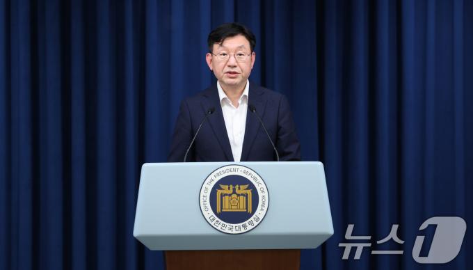 [사진] 체코 원전 수주 우선협상자 선정 브리핑하는 성태윤 정책실장