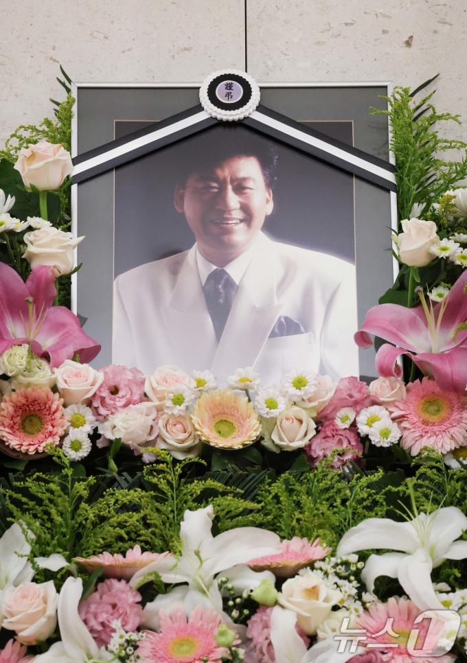 17일 서울 송파구 서울아산병원 장례식장에 가수 고(故) 현철(본명 강상수)의 빈소가 마련돼 있다. 발인은 오는 19일 오전 8시 20분이며, 장지는 분당추모공원 휴다. 2024.7.17/뉴스1 ⓒ News1 사진공동취재단