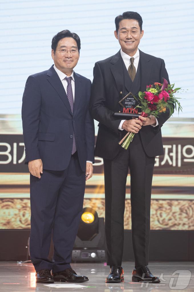 [사진] 2024 방송광고페스티벌 CF스타 최우수상 수상한 배우 박성웅