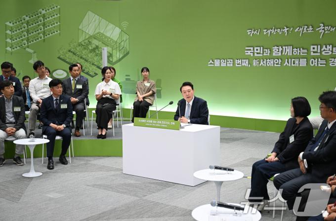 [사진] 윤석열 대통령, 전북서 국민과 함께하는 민생토론회