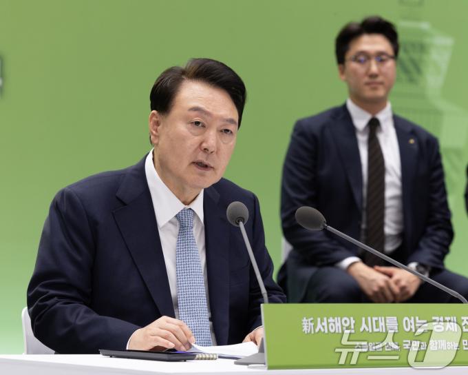 [사진] 윤석열 대통령, 전북에서 국민과 함께하는 민생토론회