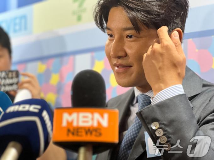 박주호 전 대한축구협회 국가대표전력강화위원이 18일 서울 송파구 롯데월드타워에서 열린 'FC세븐일레븐 with K리그 &times; 산리오 캐릭터즈 팝업스토어사전 오픈 행사'에 참석, 취재진 질문에 답하고 있다. 2024.7.18/뉴스1 ⓒ News1 이상철 기자